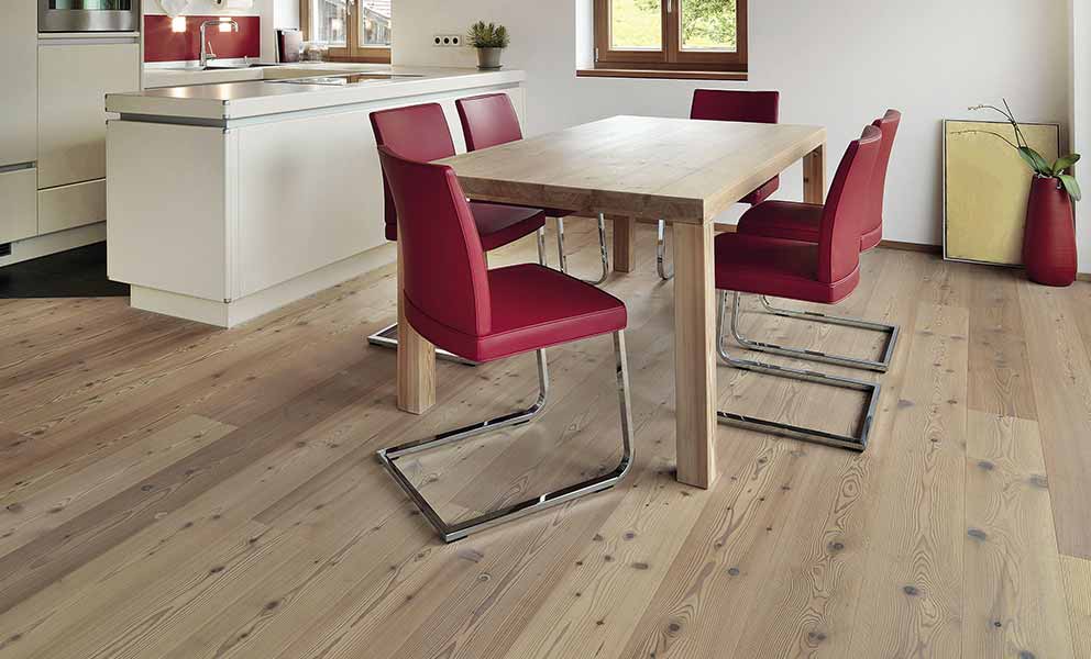 Larch Italian Wide Plank Wood Flooring in Kitchen and Dining Area | Wood Flooring System for Interior Designers Tavolato Veneto